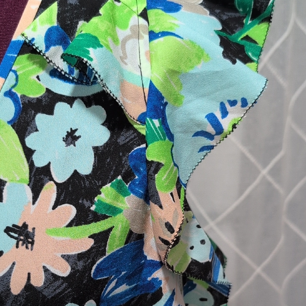 Floral V-Neck Ruffle Sleeve Top - Picture 3 of 6